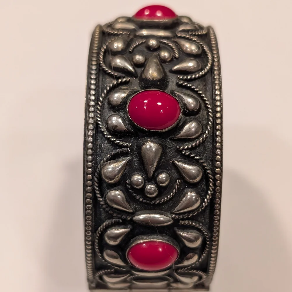 Vintage 1960 repousse